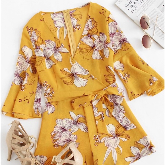 ROMPER FLUTED SLEEVE FLORAL PRINT - Picture 5 of 8